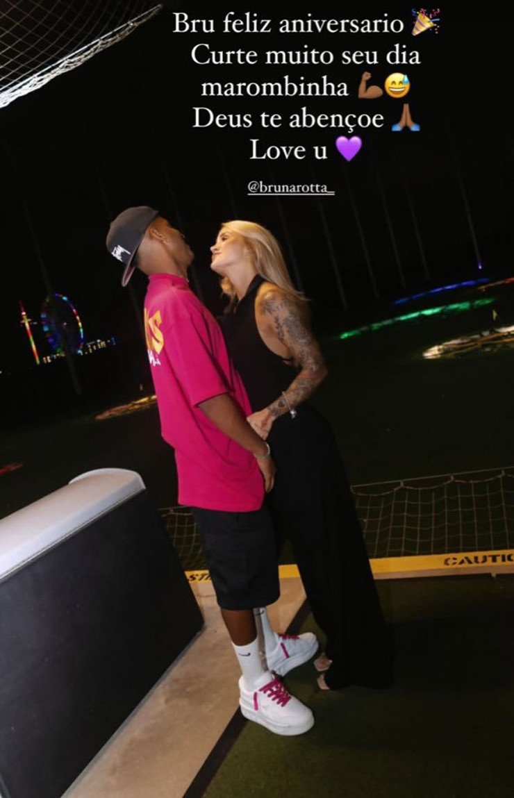 Rodrygo và bạn gái đang tận hưởng những khoảnh khắc hạnh phúc bên nhau