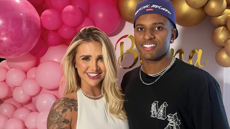 Sao Real Madrid và bạn gái thân mật trong phòng tắm thu hút triệu view - 4