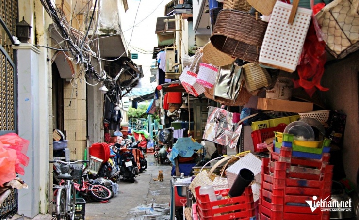 Càng vào sâu, những căn nhà 