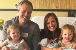 Bạn trẻ - Cuộc sống - Không kịp đến viện, mẹ vượt cạn ở bãi đỗ xe, đặt tên con độc nhất vô nhị