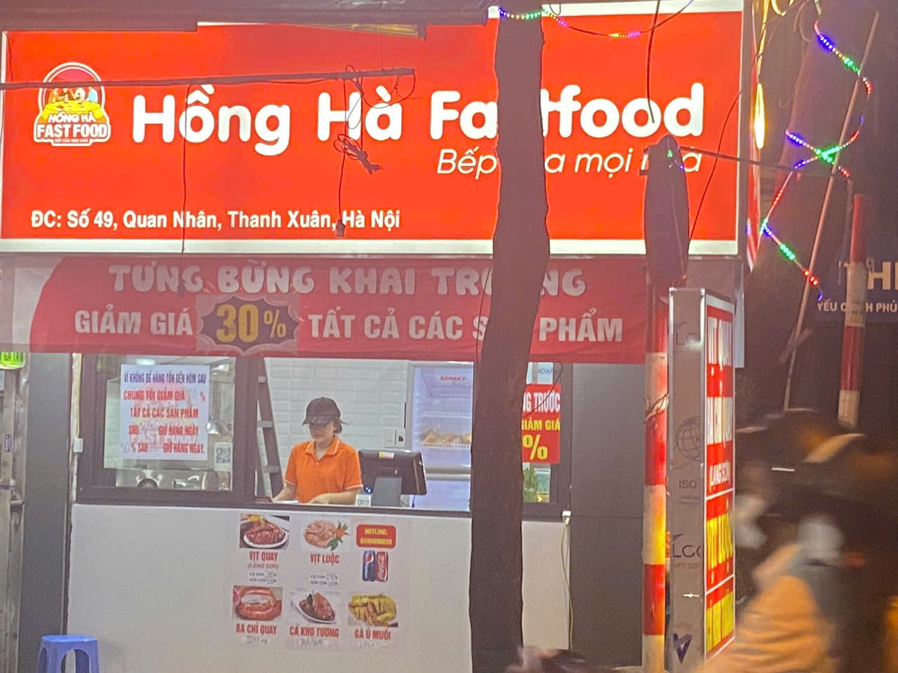 Hồng Hà Fastfood - Cửa hàng bán đồ ăn mang về nổi tiếng phố Quan Nhân