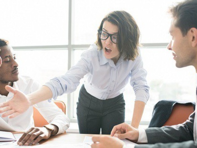 6 câu mà người sếp có EQ thấp hay nói nhưng lại tự cho là mình khôn ngoan