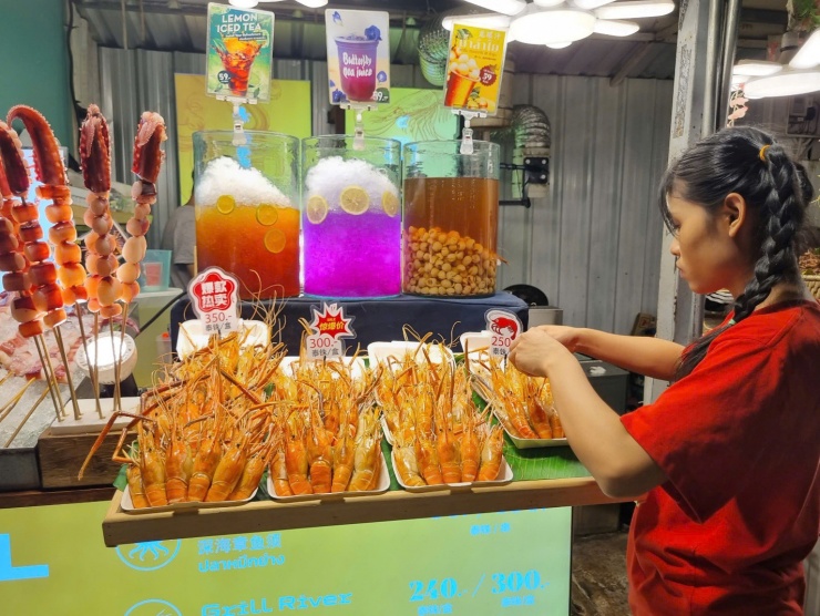 Đến đất Thái, 'oanh tạc' đủ món ngon ở chợ đêm - 9