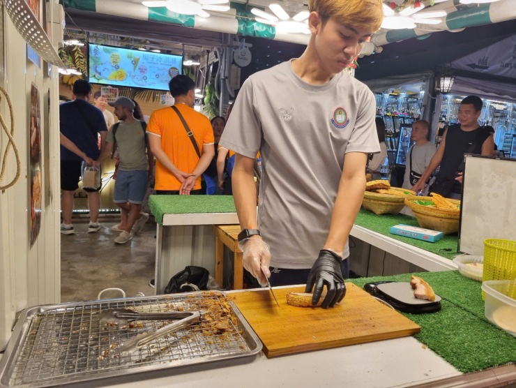 Đến đất Thái, 'oanh tạc' đủ món ngon ở chợ đêm - 14