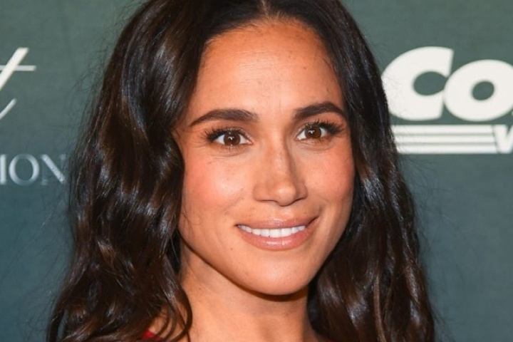 Mái tóc xoăn khác lạ của Meghan Markle