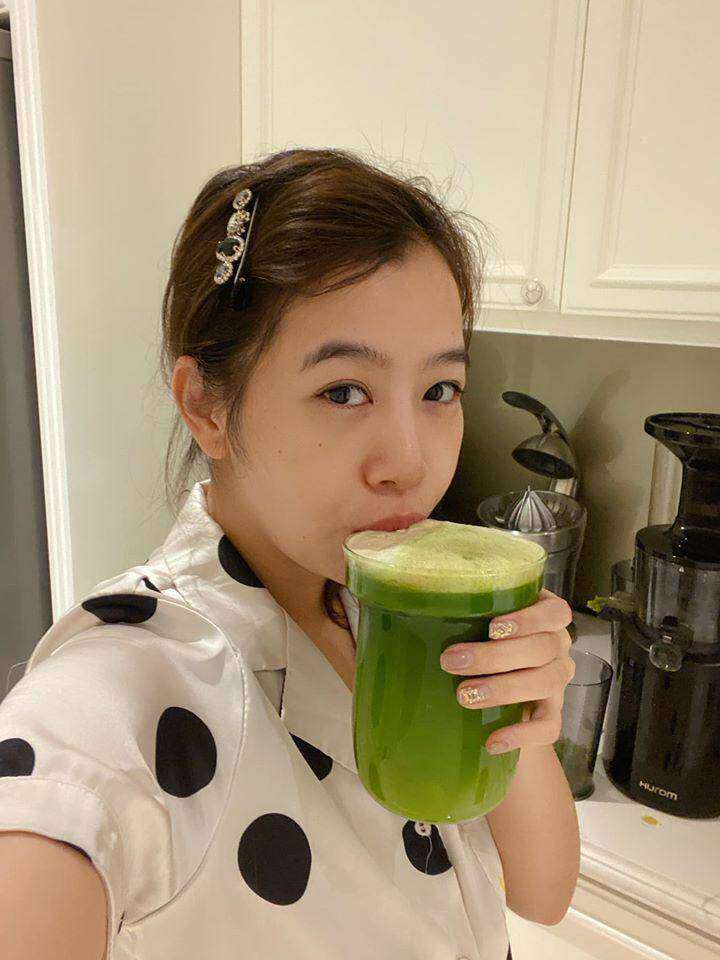 Mỗi sáng, nữ MC đều uống&nbsp;2 cốc nước ép để thanh lọc cơ thể. Cô cũng từng chia sẻ rằng&nbsp;cô không quá quan trọng đến vấn đề giảm cân, chủ yếu là để&nbsp;duy trì một sức khỏe tốt.
