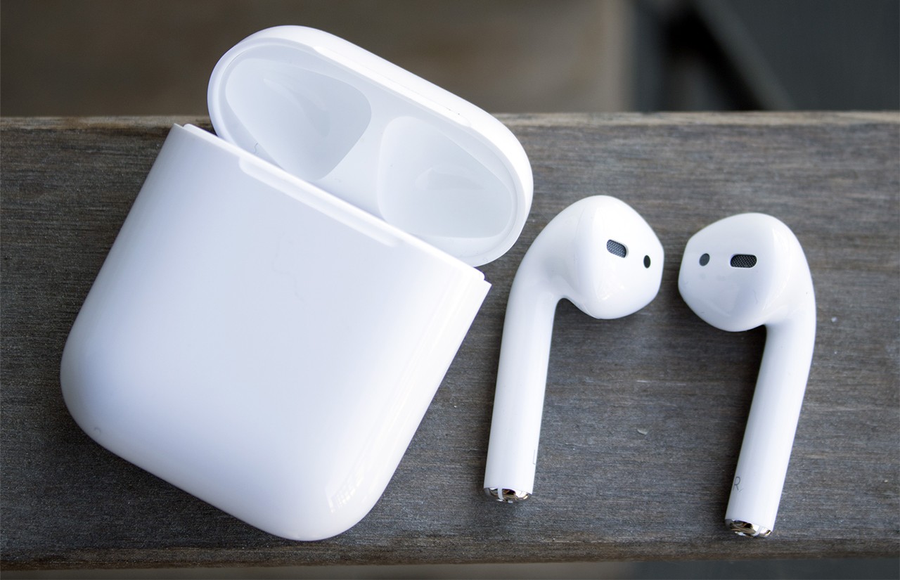 Tai nghe không dây AirPods.