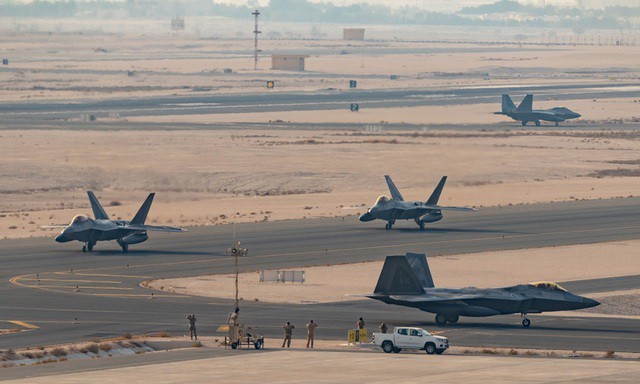 Tiêm kích F-22 Mỹ tại một căn cứ ở Trung Đông vào ngày 8-8. Ảnh: USAF