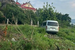 Pháp luật - Lái ô tô bỏ chạy rồi nhảy xuống hồ trốn khi bị CSGT yêu cầu dừng xe