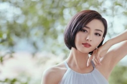 Chăm làm việc này mỗi ngày, Đồng Lệ Á có làn da trẻ đẹp dù đã bước vào tuổi trung niên