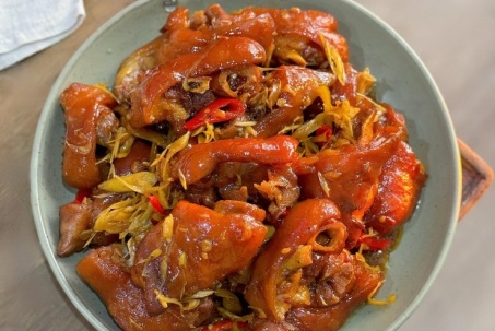 Đầu tuần cùng trổ tài làm món chân giò rim sả ớt