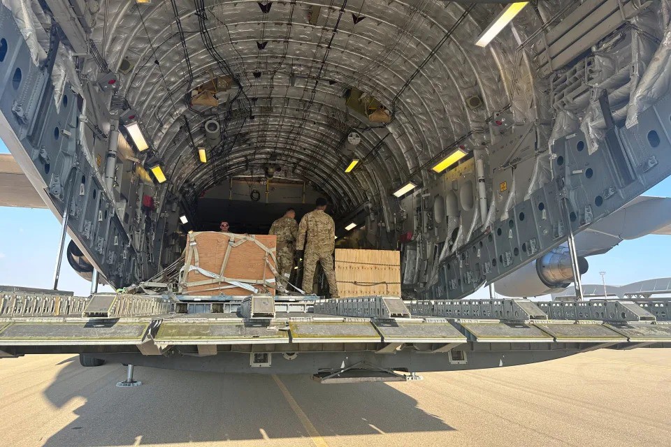 Một chiếc C-17 của quân đội Hoa Kỳ đậu tại Căn cứ Không quân Nevatim của Israel vào tháng 10 năm 2023. 