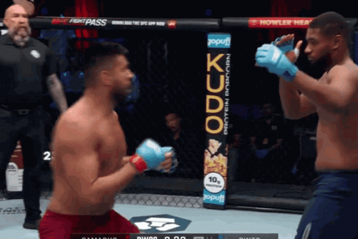 Thể thao - Võ sĩ Bồ Đào Nha tung cú đấm móc cực nhanh khiến đối thủ ngã gục