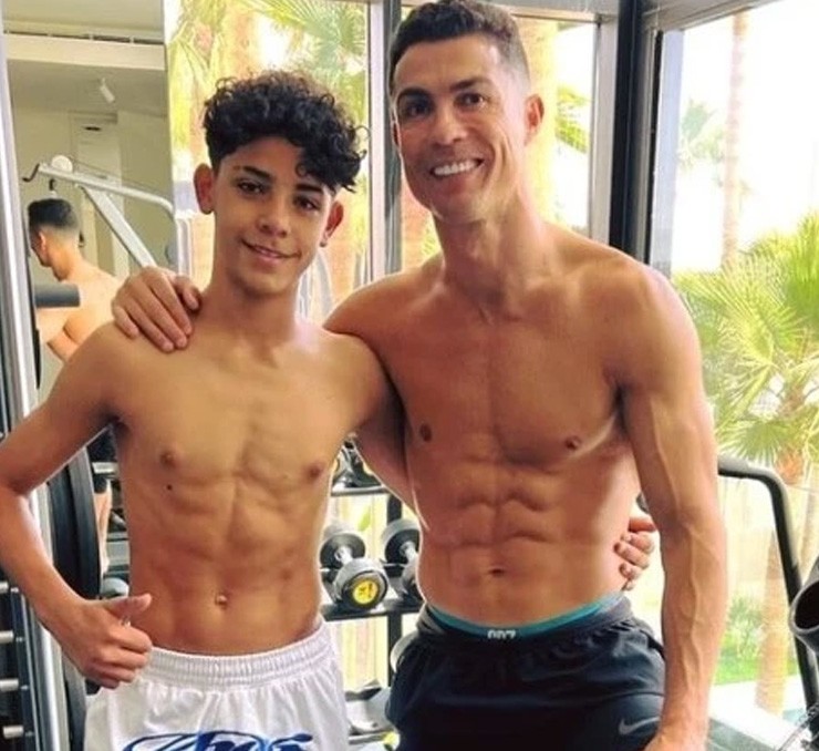 Thân hình đáng mơ ước của&nbsp;Ronaldo Jr