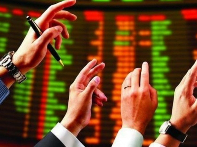 Mua hàng triệu cổ phiếu nhưng không báo cáo, nữ đại gia bị phạt nặng