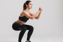 Làm đẹp - Lợi ích bất ngờ khi tập squat vào buổi tối