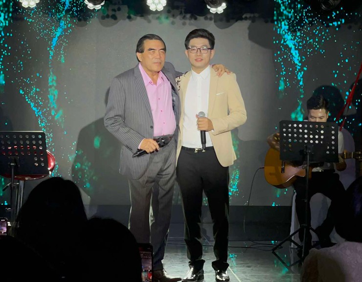 NSND Trung Đức song ca cùng cậu học trò.
