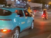 Tin tức trong ngày - Người đàn ông vỡ òa hạnh phúc, đề nghị Cảnh sát giao thông Công an Hà Nội đặt giúp tên con trai