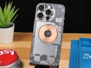 Thời trang Hi-tech - Tự tay chế iPhone 16 Pro vỏ trong suốt đầy mê hoặc