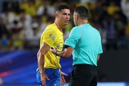 Bóng đá - Ronaldo bị trọng tài tố khó tính và rất hay phàn nàn, CR7 phải xin lỗi