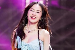 Thời trang - Trang phục 'ăn gian tuổi' của Lương Bích Hữu