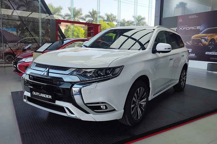 Giá xe Mitsubishi Outlander tháng 10/2024, quà tặng lên tới 40 triệu đồng - 3