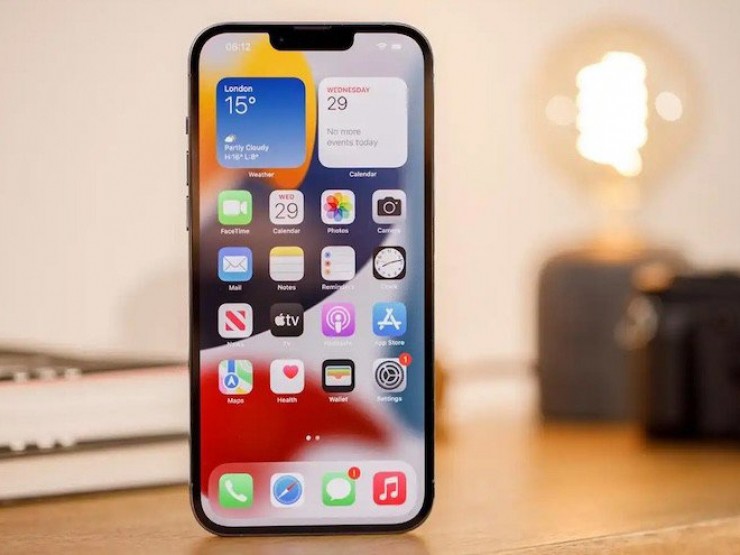 Giá iPhone 13 tháng 10/2024: Diễn biến “lạ“ so với iPhone 11 và iPhone 12