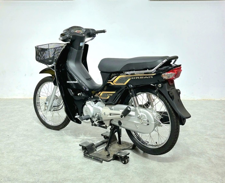 Ngắm huyền thoại Honda Dream 125 NCX 2024 giá hơn 100 triệu đồng - 6