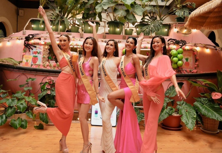 Đại diện Việt Nam chụp ảnh thân thiết cùng dàn thí sinh Miss Grand International 2024.