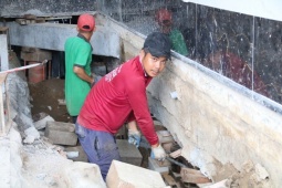 "Thần đèn" nâng ngôi nhà 400 tấn thấp hơn mặt đường lên cao 1m