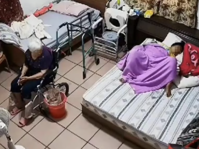 Người giúp việc sinh con ngay trên giường của chủ