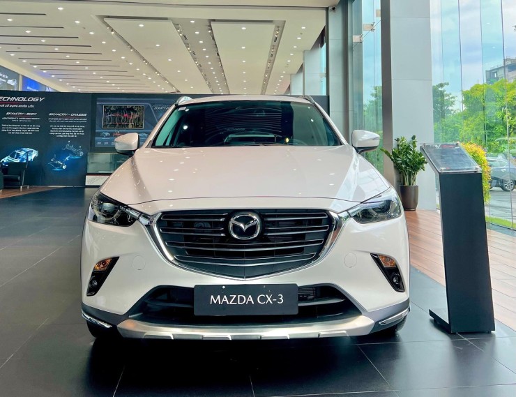 Trên Mazda CX-3 có gói trang bị an toàn i-Activsense với nhiều tính năng cao cấp như: Cảnh báo điểm mù (BSM), Cảnh báo phương tiện cắt ngang khi lùi (RCTA), Hệ thống cảnh báo làn đường (LDWS), Điều chỉnh chế độ đèn pha tự động (HBC), Phanh thông minh trong thành phố (SCBS F&R), Hệ thống nhắc nhở tập trung lái xe (DAA), và nhiều trang bị khác. 