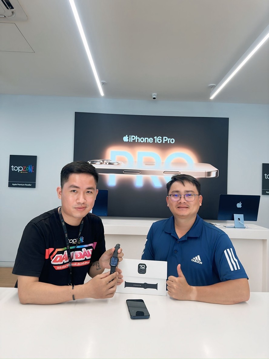 Nhiều Apple Fan đã nhanh tay đến TopZone để được cảm nhận tận tay độ mỏng và các tính năng đỉnh cao của Apple Watch S10