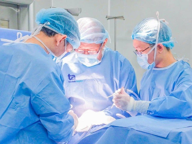 Thận vỡ đôi sau cú ngã xe