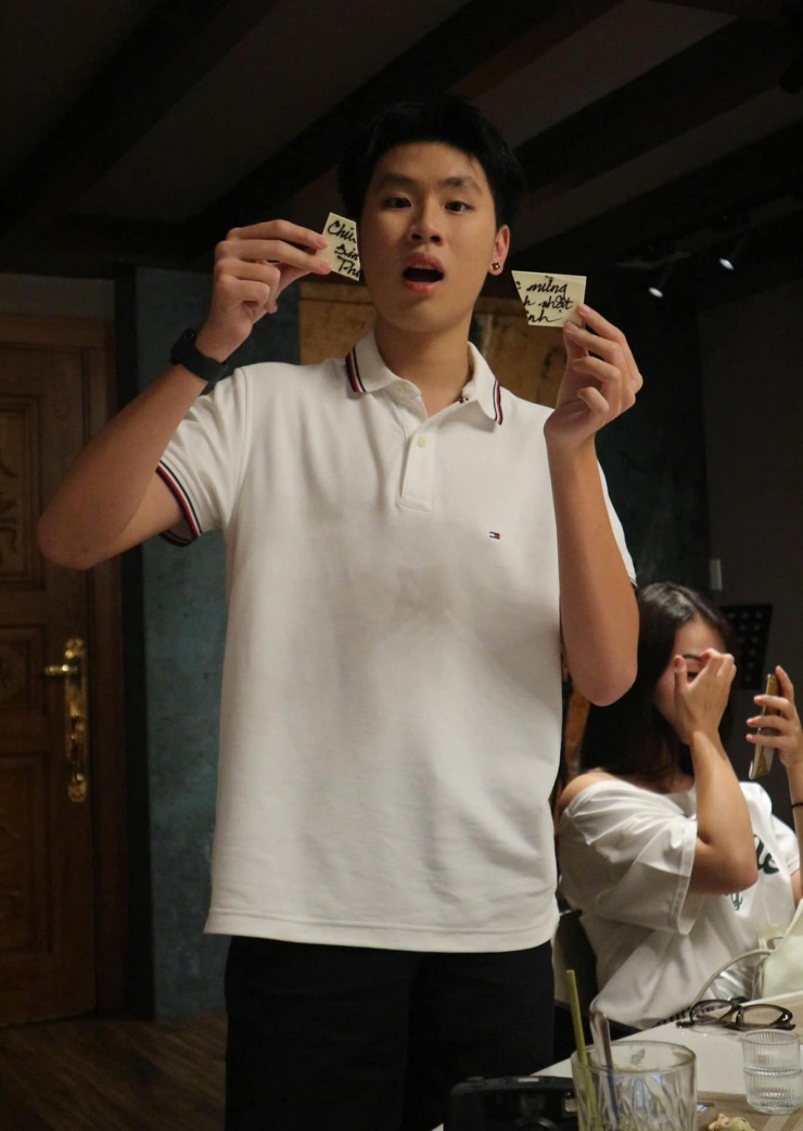 Con thứ hai của Kim Thư mừng sinh nhật lần thứ 16 hôm 12/10. Ơ Rô được nhiều người khen càng lớn càng đẹp trai.