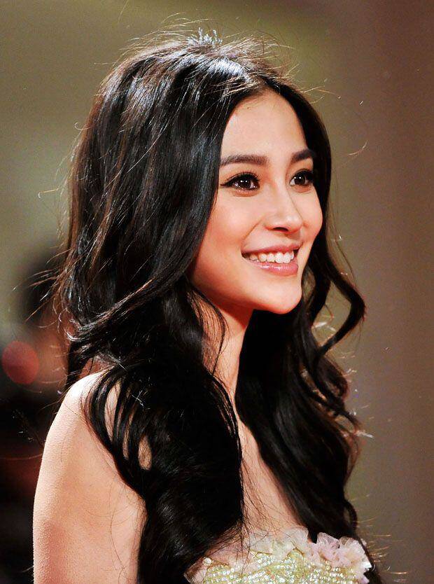 Khi bén duyên sang điện ảnh, AngelaBaby ngày càng tỏa sáng nhờ vẻ đẹp ngọt ngào, gương mặt hoànhảo với làn da mịn màng, đôi mắt to tròn.