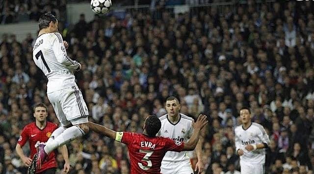 Ronaldo đánh đầu ghi bàn vào lưới Man Utd ở Champions League mùa 2012-2013. Ảnh: AFP
