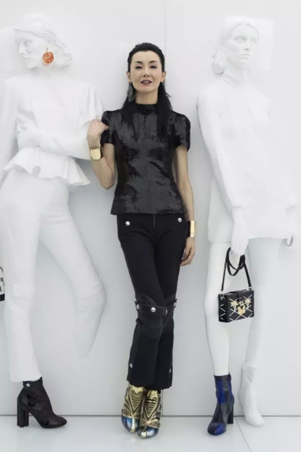 Trương Mạn Ngọc ở thập niên 90 được mệnh danh "nữ thần nhan sắc", là một trong những mỹ nhân tài hoa của làng giải trí Hong Kong (Trung Quốc).