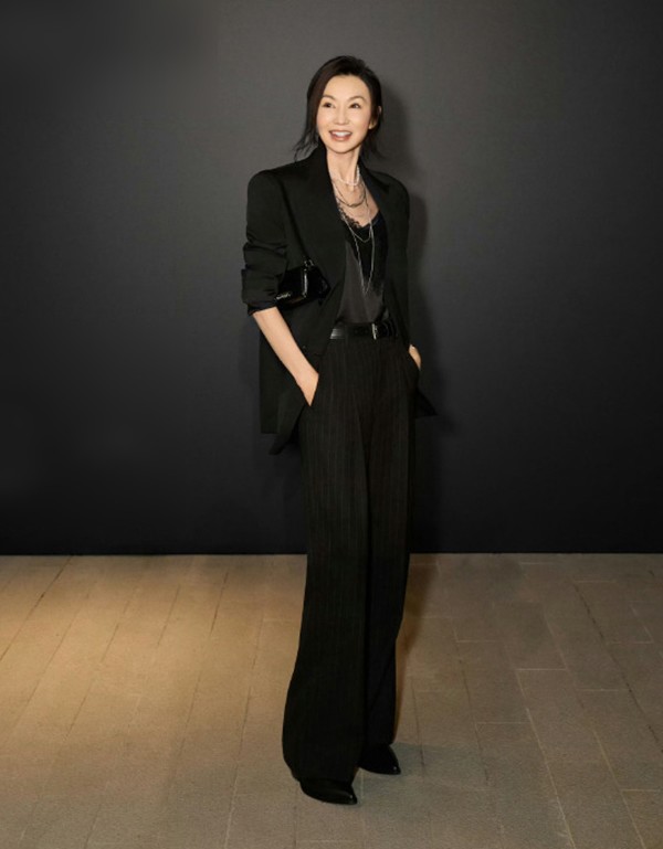 Theo Trương Mạn Ngọc tiết lộ cách luộc trứng đạt độ chín mong muốn của cô là cho trứng vào nước đun sôi khoảng ba phút để lòng trắng trứng chín hoàn toàn, lòng đỏ chín một nửa. Mỹ nhân 60 tuổi tiết lộ sau nửa năm ăn trứng luộc theo cách này, cô thấy làn da mịn màng, trắng sáng hơn.