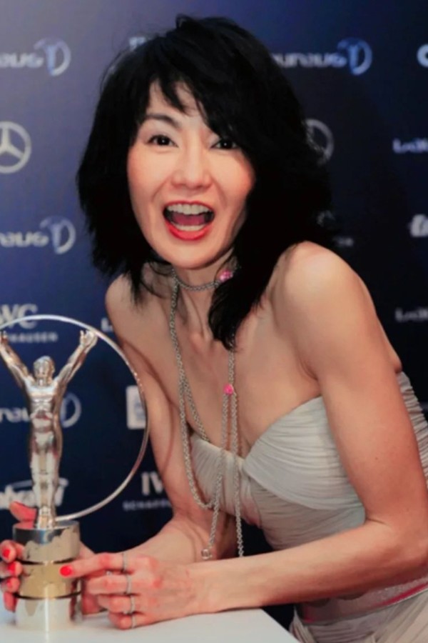 Nhìn cách chăm sóc da của Trương Mạn Ngọc, ai cũng thấy đơn giản và dễ làm.