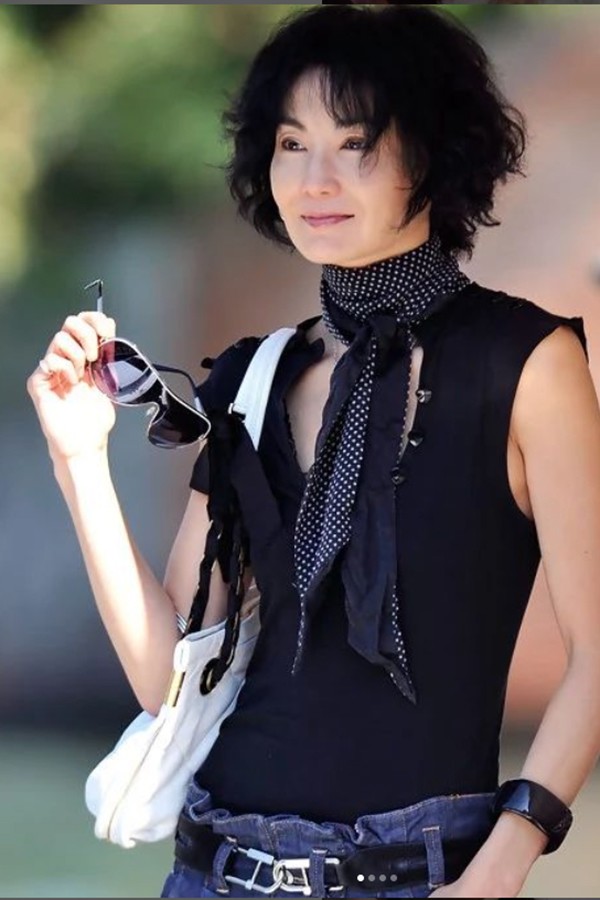 Tuy nhiên, cách chăm sóc da như vậy lại rất hiệu quả và giúp da Trương Mạn Ngọc luôn tươi trẻ.