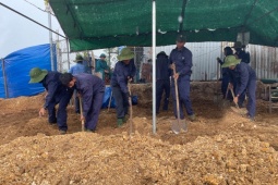 Tin tức trong ngày - Mộ tập thể 32 liệt sĩ phát lộ khi đào đất chôn ống nước