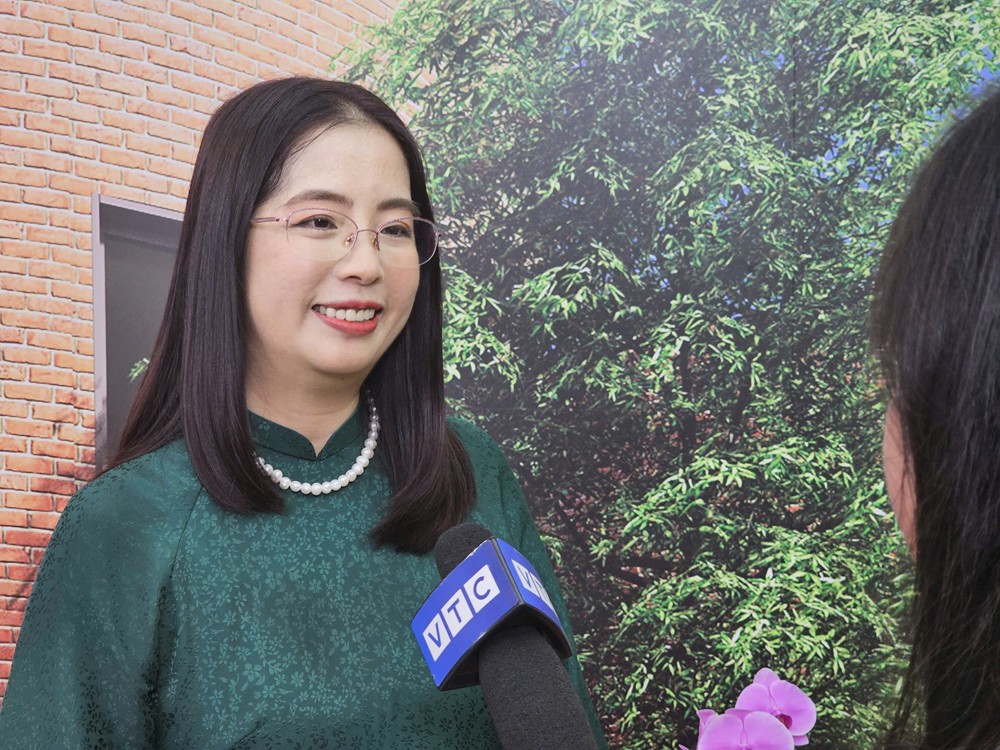 Thạc sĩ Phạm Quỳnh Dương - Hiệu trưởng nhà trường tại sự kiện ra mắt thương hiệu hệ thống giáo dục Unischool.