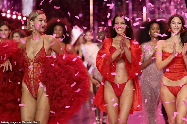 Show nội y Victoria's Secret nhàm chán nhất từ ​​trước đến nay - 1