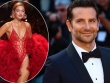 Bradley Cooper ủng hộ Gigi Hadid diễn show nội y