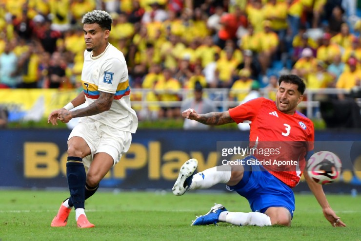 Colombia dồn ép Chile ngay từ đầu