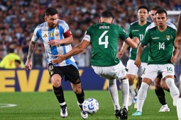 Bóng đá - Video bóng đá Argentina - Bolivia: Messi ghi hat-trick, &quot;chơi tennis&quot; (Vòng loại World Cup)