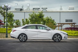 Giá Hyundai Elantra tháng 10/2024, ưu đãi 50% phí trước bạ