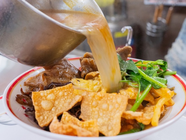 Bún ốc Liễu Châu 'nặng mùi' gây tò mò ở Hà Nội