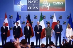 NATO "dội gáo nước lạnh" sau khi ông Zelensky công bố "kế hoạch chiến thắng"